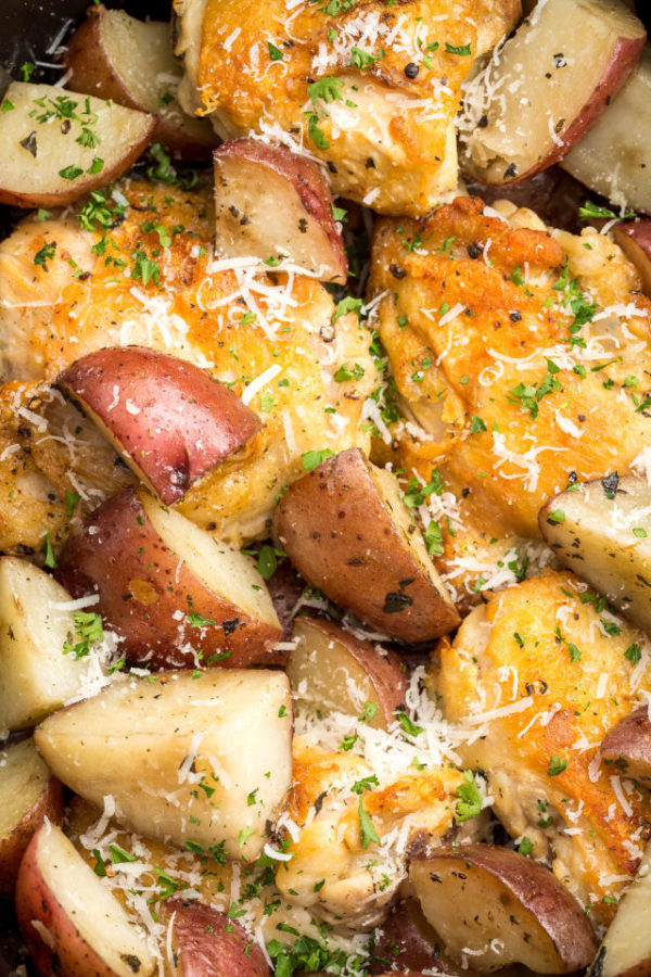 gallery-1455837174-delish-slow-cooker-chicken-1